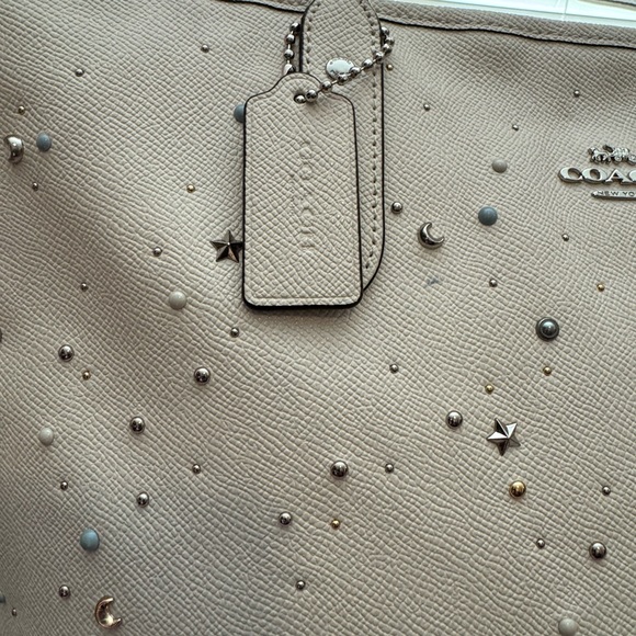 NWOT. Off White COACH TOTE - Picture 14 of 15